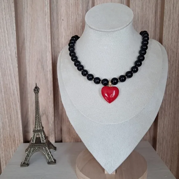 Collares artesanales con perlas y piedras naturales